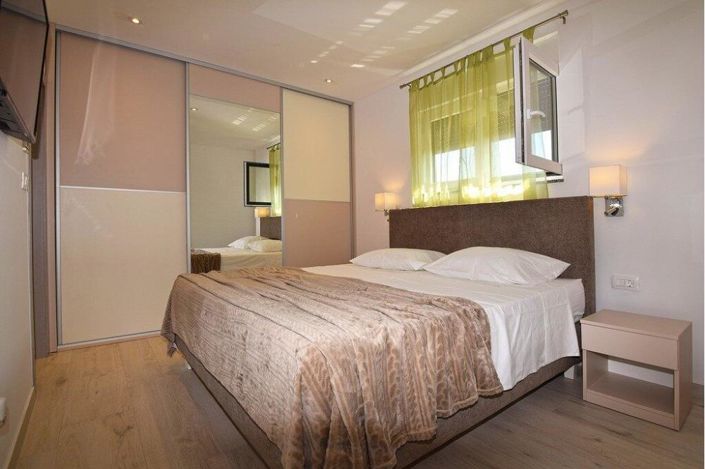 Image No.17-3 Bed Property for sale