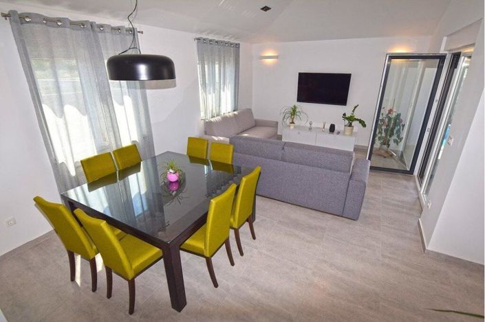 Image No.7-3 Bed Property for sale