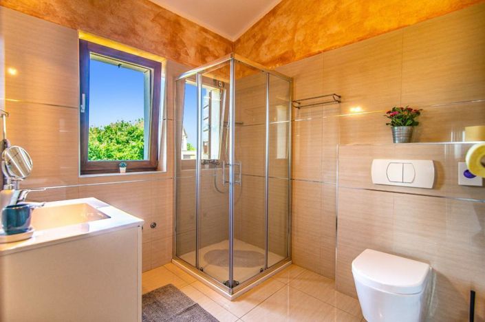 Image No.15-4 Bed Property for sale