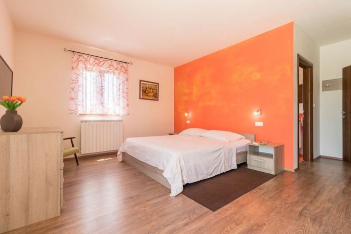 Image No.14-5 Bed Property for sale