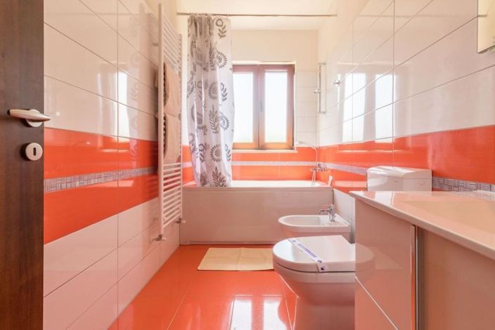 Image No.15-5 Bed Property for sale