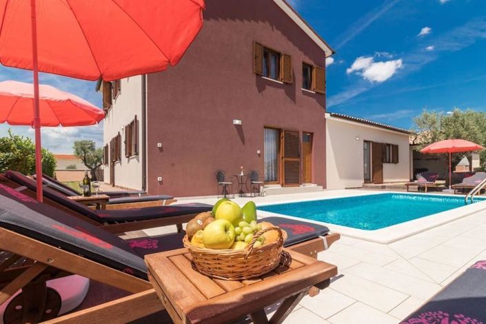 Image No.20-5 Bed Property for sale