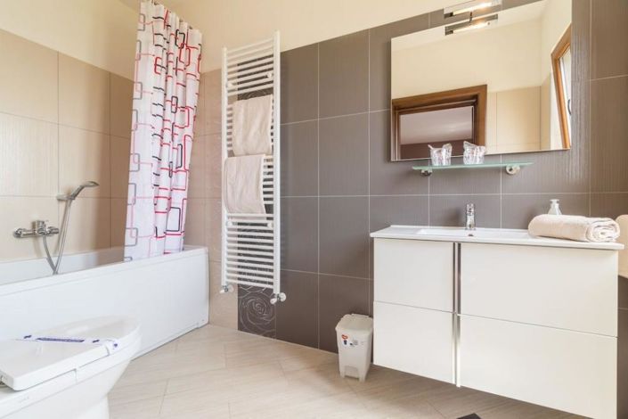 Image No.25-5 Bed Property for sale