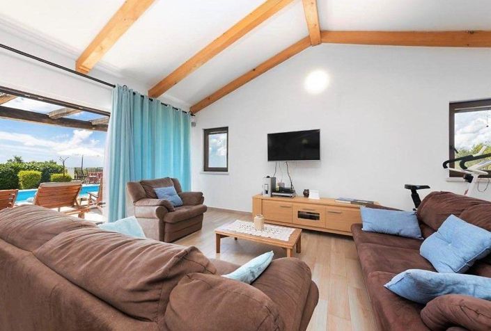 Image No.10-3 Bed Property for sale