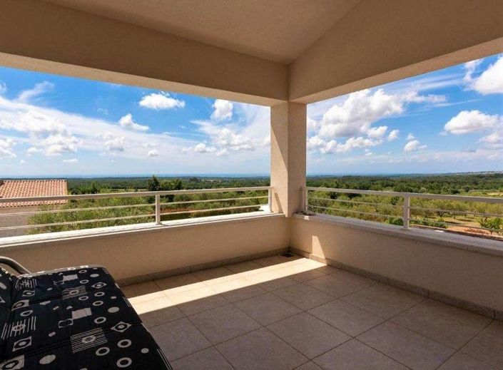 Image No.25-3 Bed Property for sale