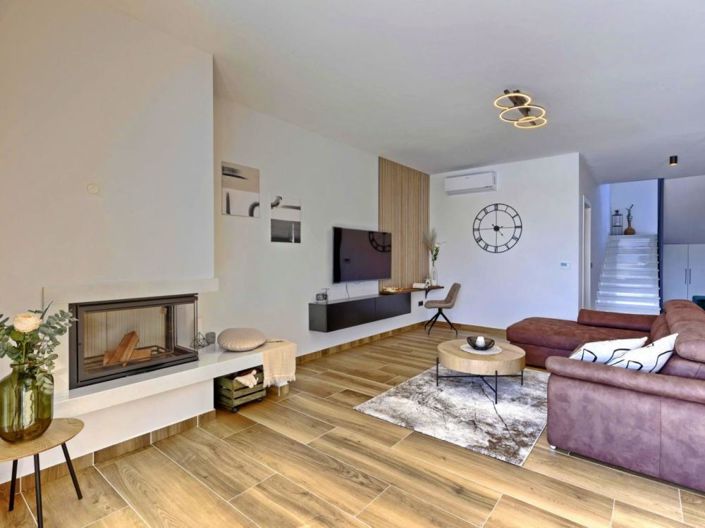 Image No.5-4 Bed Property for sale