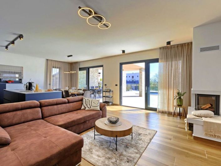 Image No.6-4 Bed Property for sale