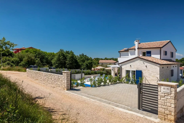 Image No.1-3 Bed Property for sale