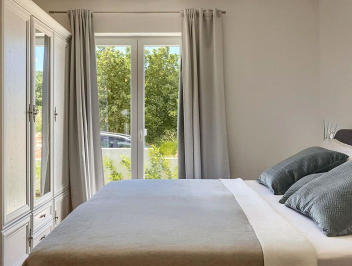 Image No.15-3 Bed Property for sale