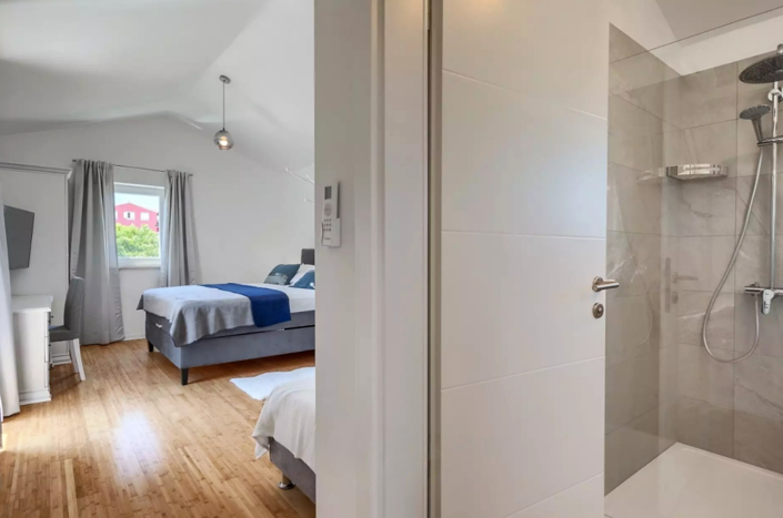 Image No.23-3 Bed Property for sale