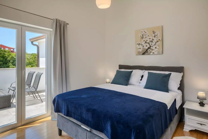 Image No.25-3 Bed Property for sale