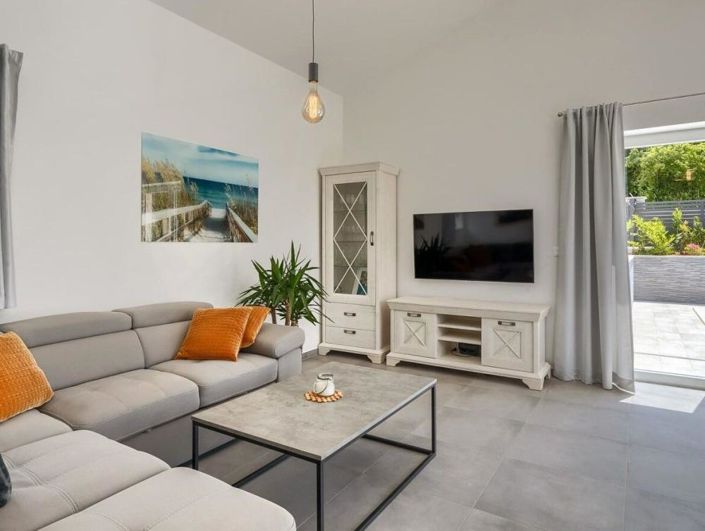 Image No.9-3 Bed Property for sale