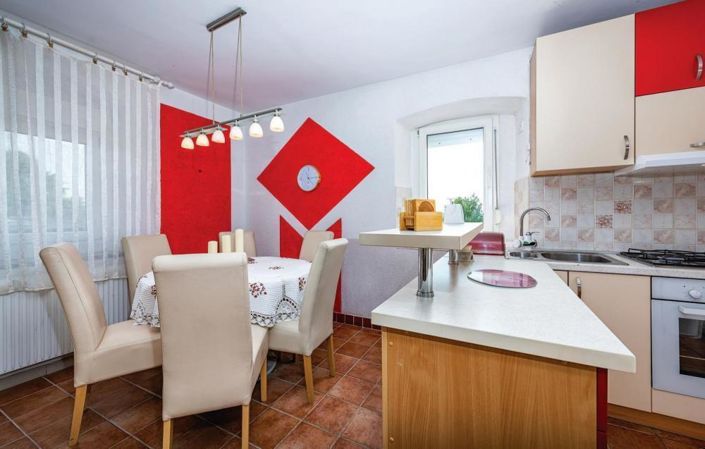 Image No.10-3 Bed Property for sale