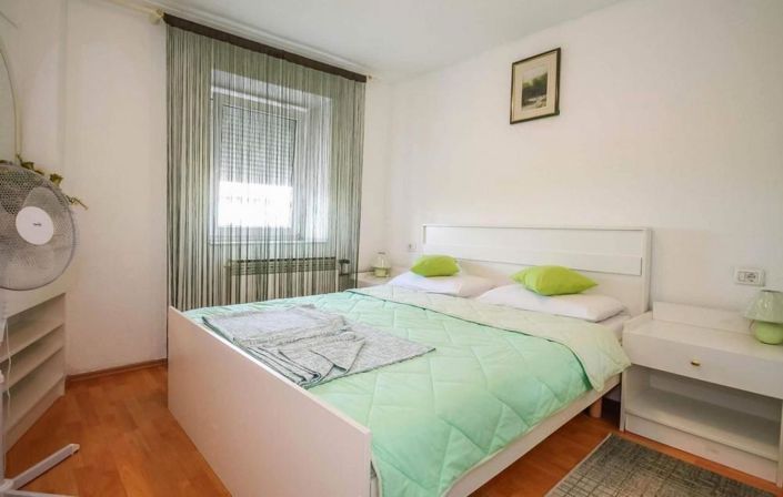 Image No.12-3 Bed Property for sale