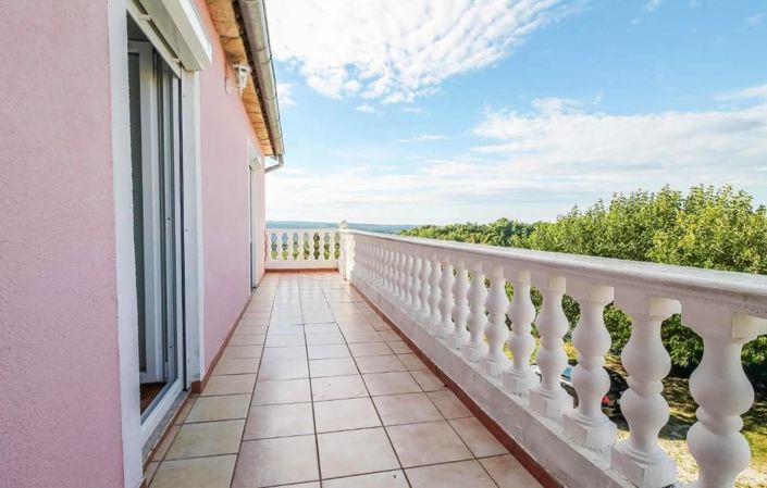 Image No.25-3 Bed Property for sale