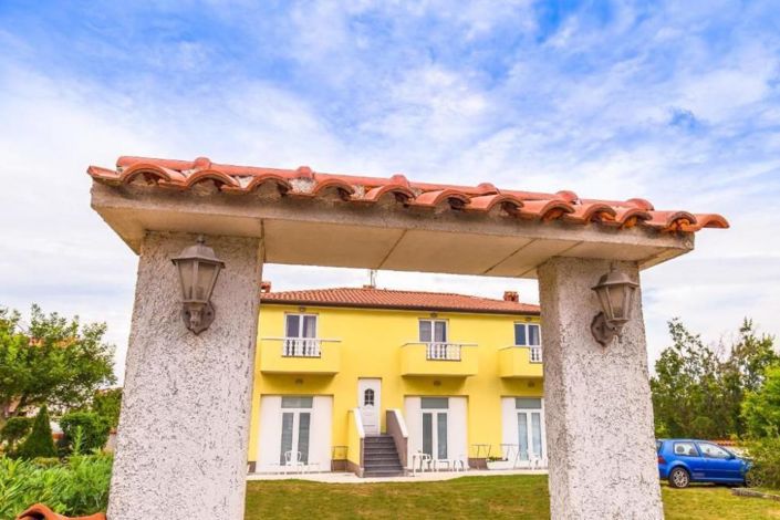 Image No.1-6 Bed Property for sale
