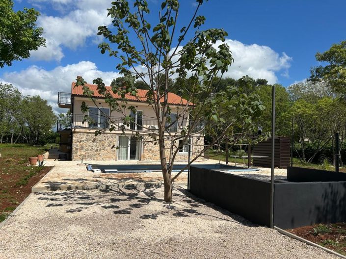 Image No.10-6 Bed Property for sale