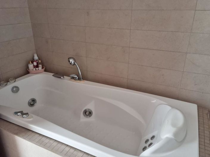 Image No.7-4 Bed Property for sale