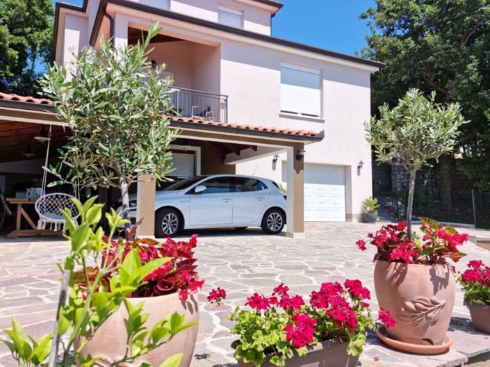 Image No.9-4 Bed Property for sale