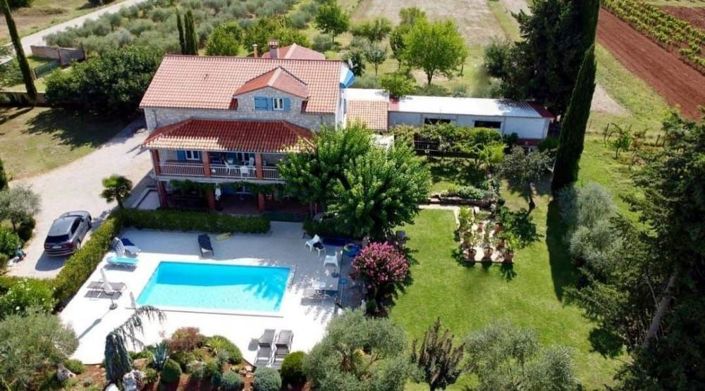 Image No.2-9 Bed Property for sale