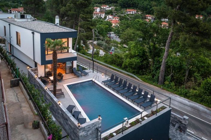 Image No.1-6 Bed Property for sale