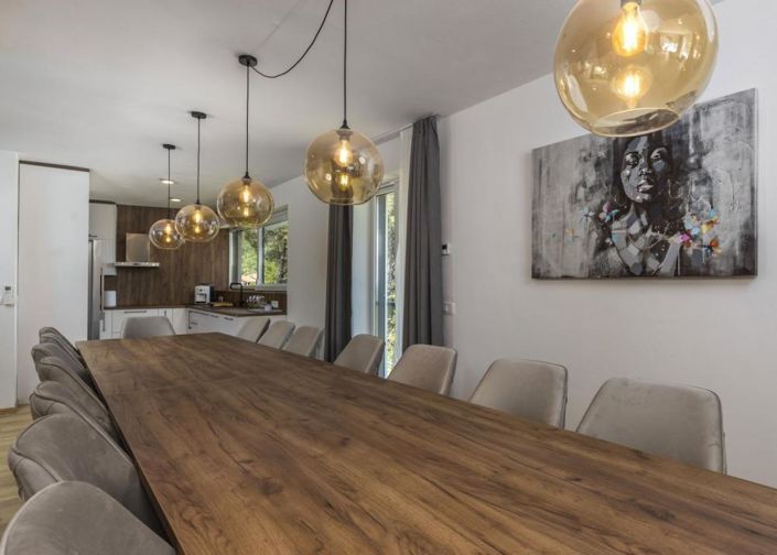 Image No.17-6 Bed Property for sale