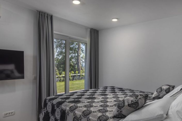 Image No.19-6 Bed Property for sale