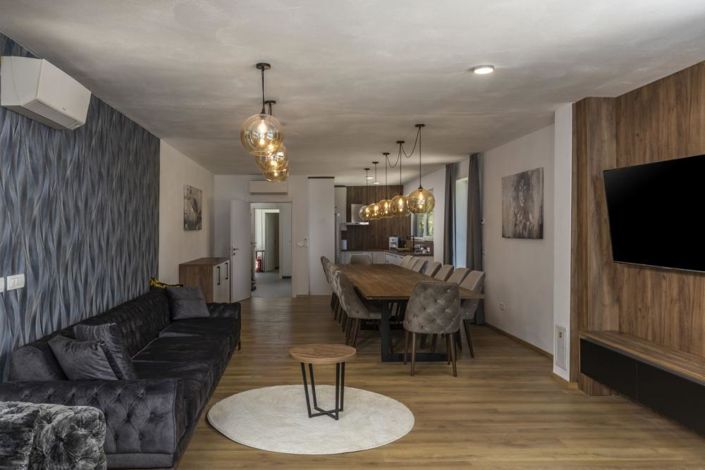 Image No.6-6 Bed Property for sale