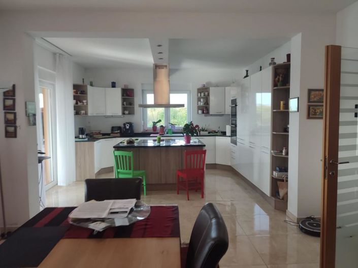 Image No.13-3 Bed Property for sale