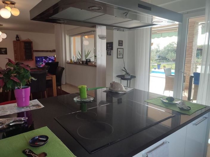 Image No.17-3 Bed Property for sale