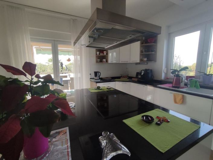 Image No.18-3 Bed Property for sale