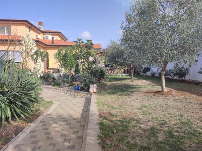 Image No.6-3 Bed Property for sale