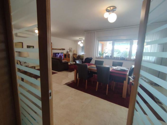 Image No.8-3 Bed Property for sale