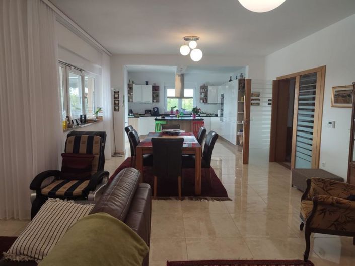 Image No.9-3 Bed Property for sale