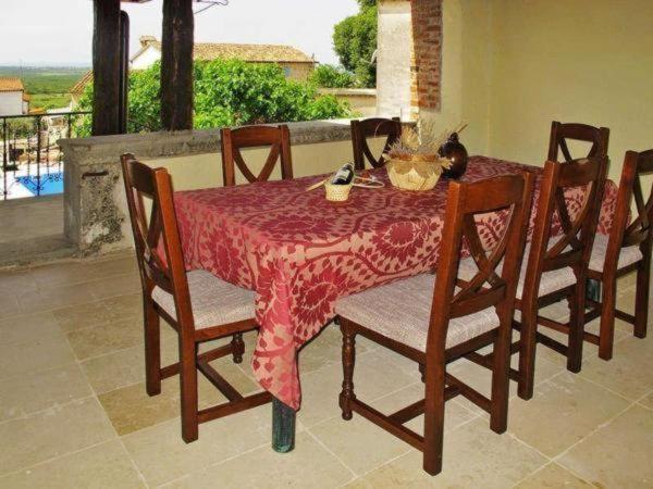 Image No.10-13 Bed Property for sale