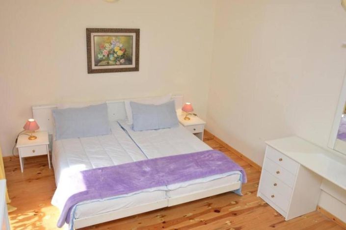 Image No.15-13 Bed Property for sale