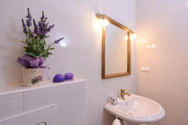 Image No.18-13 Bed Property for sale