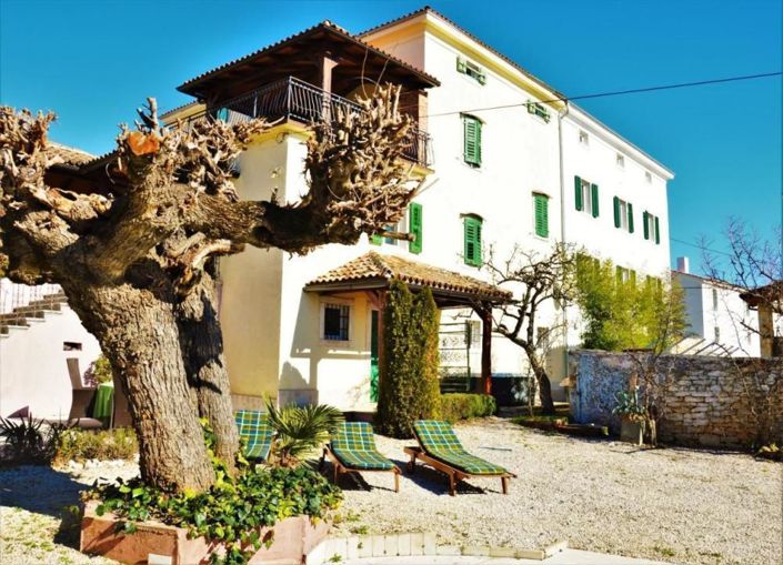 Image No.4-13 Bed Property for sale