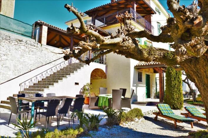 Image No.6-13 Bed Property for sale