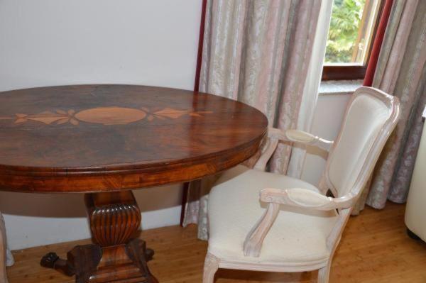 Image No.9-13 Bed Property for sale