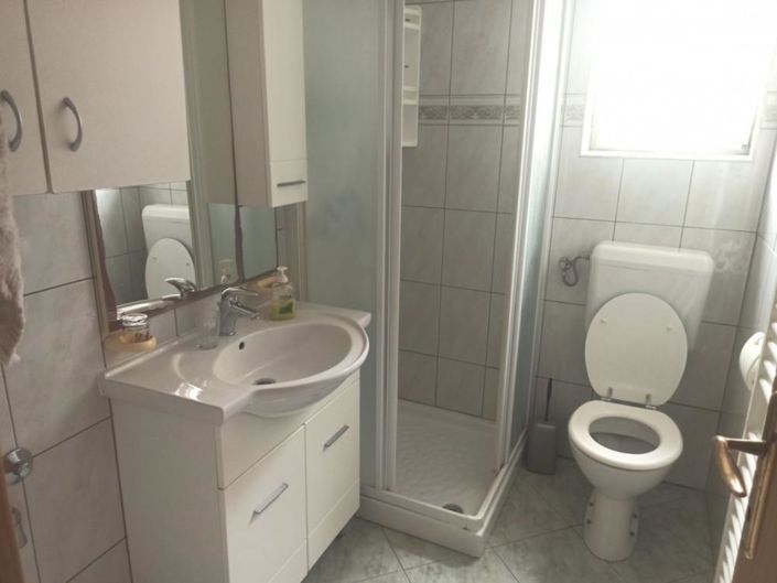 Image No.10-5 Bed Property for sale