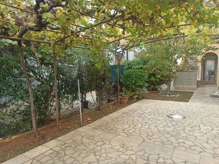 Image No.2-5 Bed Property for sale