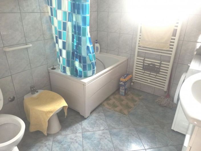 Image No.24-5 Bed Property for sale