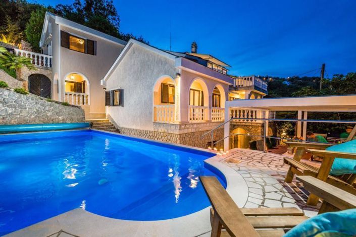 Image No.11-8 Bed Property for sale