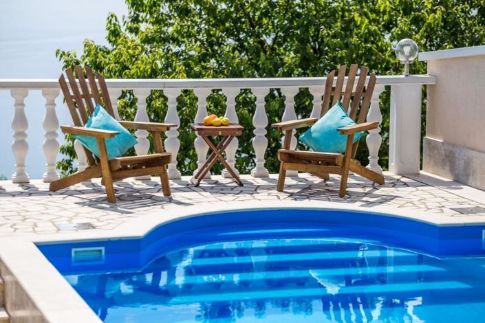 Image No.12-8 Bed Property for sale