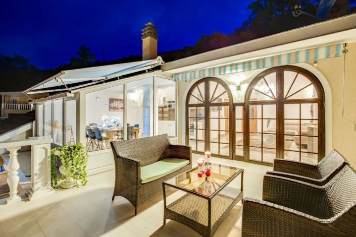 Image No.17-8 Bed Property for sale