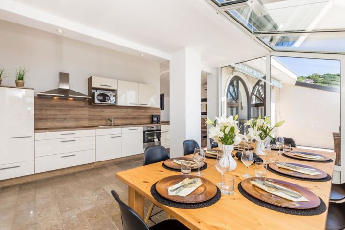 Image No.21-8 Bed Property for sale