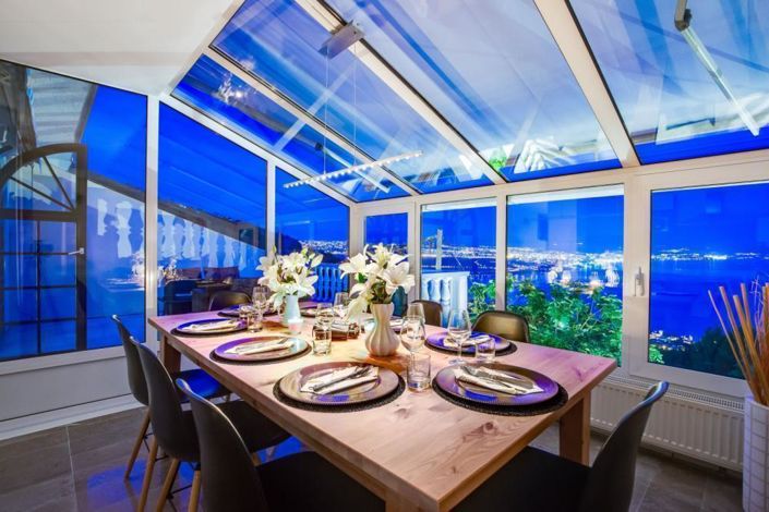 Image No.24-8 Bed Property for sale