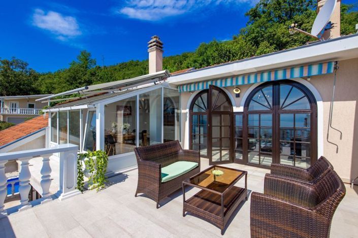 Image No.25-8 Bed Property for sale