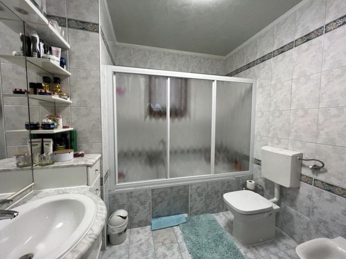 Image No.7-11 Bed Property for sale